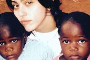 Lourdes Maria con las gemelas que adoptará Madonna.-INSTAGRAM