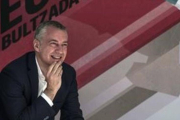 El lendakari a lendakari del PNV, Iñigo Urkullu, se muestra dispuesto a pactar indistintamente con PP o PSOE.-EFE / MIGUEL TONA