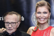 Larry King y su esposa Shawm Southwick, el noviembre pasado en Nueva York.-AFP/ KENA BETANCUR