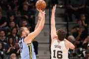 Pau Gasol intenta taponar a Marc Gasol-SOOBUM IM (SCOOBUM IM / USA TODAY)