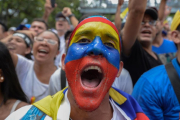Un participante en la marcha de oposición a Maduro.-FEDERICO PARRA / AFP