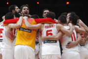 Los jugadores de España celebran la victoria en el Eurobasket 2015.-Michel Spingler / AP