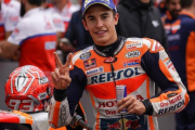 Marc Márquez (Honda) celebra así, hoy, en Alemania, su tercera 'pole' de la temporada.-ALEJANDRO CERESUELA