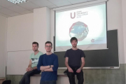 David Pina, Cristian Ruiz y Manuel Ribá, estudiantes del Máster en Ingenieria Minera y de Recursos Energéticos, en las instalaciones de la Universidad de León.-EL MUNDO