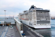 El 'Splendia' de MSC Cruceros, atracado en el puerto de Barcelona.-