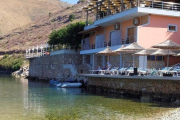 El restaurante en la playa de Porto Palermo, antes del derribo por las autoridades albanesas.-EFE / MIMOZA DHIMA