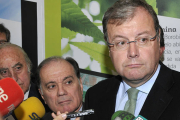 El consejero de Fomento y Medio Ambiente durante su comparecencia ante los medios . / VALENTÍN GUISANDE-