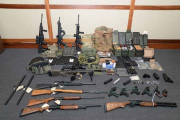 Las armas con las que un teniente de los EEUU planeaba un ataque masivo.-AFP