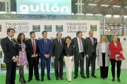 Juan Carlos Suárez Quiñones (i), Juan Vicente Herrera (c), María José Ortega (d)y María Luisa Poncela (d) con María Teresa Rodríguez, Juan Miguel Martínez Gabaldón y los hijos de María Teresa y miembros del consejo de administración de Gullón, Lourdes, He-Ical