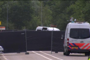 Una persona ha muerto y tres han resultado heridas después de que una furgoneta blanca se precipitara sobre ellos.-ATLAS