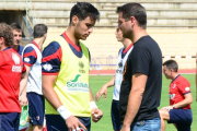 Munir y Palacios charlan en el anexo de Los Pajaritos a la finalización del entrenamiento de ayer.-Álvaro Martínez