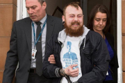 Mark Meechan mientras está siendo arrestado-/ TWITTER - @COUNTDANKULATV
