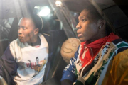 Caster Semenya (derecha), en una imagen de archivo, con su novia Violet.-AFP / MUJAHID SAFODIEN