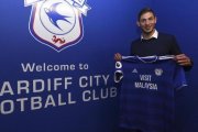 Emiliano Sala en su presentación en el Cardiff City.-EL PERIÓDICO