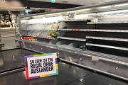 Las estanterías de algunas secciones del supermercado alemán se quedaron prácticamente vacías sin los productos extranjeros-FACEBOOK / WEISSE ROSE GEMEINSCHAFT