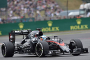 Fernando Alonso, durante el Gran Premio de Inglaterra de F-1 disputado en Silverstone, este domingo.-Foto: AFP / ANDREJ ISAKOVIC