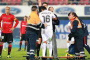 Se está abonando el Numancia a los empates a cero cuando juega fuera de Soria. Tercero en cuatro salidas para un conjunto soriano que no pierde lejos de Los Pajaritos desde el ya remoto 29 de septiembre, 2-1 en Murcia, pero al que la falta de pólvora mantiene todavía fuera de las posiciones de play off de ascenso. Y es que los de Anquela merecieron mucho más en el Iberostar frente a un Mallorca que se vio siempre más cómodo dejándose dominar y buscando las contras, más todavía desde la expulsión temprana de Thomas a la media hora de juego. Ni así. El Numancia perdonó un buen ramillete de ocasiones claras, si bien hay que decir que los locales también tuvieron sus fogonazos ofensivos, sellándose al final un triste empate sin goles.
