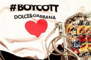 La camiseta con el hastag #BoycottDolceGabbana contraataca a los comentarios de los detractores de la firma.-INSTAGRAM