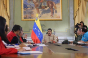 El presidente Nicolás Maduro reunido con sus ministros en el Palacio de Miraflores.-REUTERS