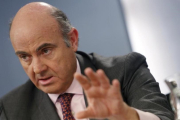 Luis de Guindos, en rueda de prensa, el pasado 20 de enero.-JUAN MANUEL PRATS