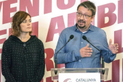 Xavier Domènech y Elisenda Alemany, este viernes en el centro cívico del Convent de Sant Agustí.-RICARD FADRIQUE