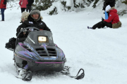 Salva Luque sigue en moto de nieve la evolución de una etapa de la Soria Unlimited del año pasado.-VALENTÍN GUISANDE