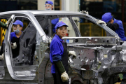 Planta de ensamblaje de la compañía de automóviles china BYD en Shenzhen.-BOBBY YIP (REUTERS)