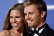 Vivian, esposa de Nico Rosberg, junto al campeón-EFE