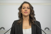 La líder de Ciudadanos en Catalunya, Inés Arrimadas, en una rueda de prensa. /-FERRAN SENDRA