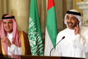 Los ministros de Exteriores de Arabia Saudí y de los Emiratos, tras la reunión en El Cairo sobre el bloqueo a Qatar.-REUTERS / KHALED ELFIQI