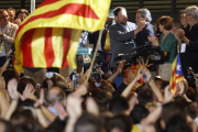 Simpatizantes de Junts pel Sí celebran los resultados en el Mercat del Born-JULIO CARBO