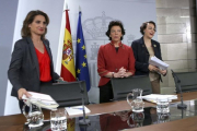 Rueda de prensa posterior a la reunión del Consejo de Ministros de la Ministra Portavoz Isabel Celaá y las ministras Magdalena Valerio y Teresa Ribera.-DAVID CASTRO (EL PERIÓDICO)