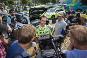 Contador habla a la prensa antes del entrenamiento del Tinkoff.-Foto:   EFE / JEROEN JUMELET