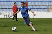 Julio Álvarez, que regresa a Tenerife, durante un entrenamiento en el anexo de Los Pajaritos. / V. GUISANDE-