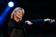 Olivia Newton-John, durante una actuación en el Festival Viña del Mar de Chile, el pasado febrero.-PAUL PLAZA / AFP