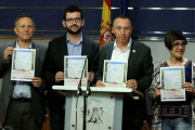 Los diputados de Compromís en el Congreso, en una rueda de prensa.-JOSE LUIS ROCA