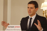 El líder de Ciudadanos, Albert Rivera, durante el desayuno informativo en el que ha participado este martes en Madrid.-AGUSTÍN CATALÁN