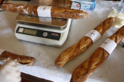 Baguettes en un concurso, en París.-REUTERS / CHARLES PLATIAU