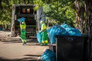 Recogiendo basura el Martes a Escuela. GONZALO MONTESEGURO