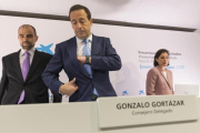 El consejero delegado de CaixaBank, Gonzalo Cortázar, durante la presentación de resultados en la nueva sede social de Valencia.-MIGUEL LORENZO