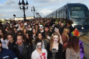Estación de Burdeos el día de Halloween.-AFP / MEHDI FEDOUACH