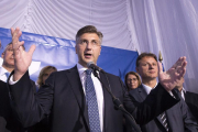El líder de la Unión Democrática Croata, Andrej Plenkovic, celebra su victoria.-ANTONIO BAT / EFE