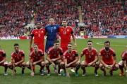 Los jugadores de Gales posan antes del partido contra Georgia en Cardiff.-REUTERS / ANDREW COULDRIDGE