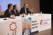 El teniente alcalde del Ayuntamiento de Ávila, José Francisco Hernández; el subdirector adjunto de Investigación e Intervención en la Subdirección General de Análisis y Vigilancia Estadística de la D.G.T, Juan Carlos González; y El fiscal de sala coordina-Ical