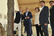 Revilla señala cómo van subiendo las pìcas ante Barreiro, Angulo, Martínez y Álvarez.-VALENTÍN GUISANDE