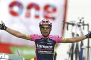 El ciclista portugués Nelson Oliveira se proclama vencedor de la 13ª etapa de la Vuelta,con final en Tarazona.-EFE/JAVIER LIZÓN