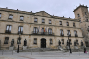 El Palacio Provincial, uno de los bienes sobre los cuales se pronuncia en Contencioso Administrativo.-VALENTÍN GUISANDE