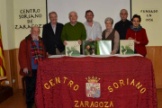 Valentín Guisande, en el centro, junto a miembros del Centro Soriano de Zaragoza.-DAVID GUISANDE