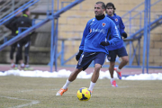 David González podría tener su primera titularidad con el Numancia este fin de semana. / VALENTÍN GUISANDE-