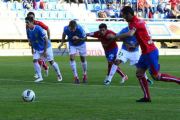 Nagore en el momento de lanzar el penalti ante el Almería. / A. Martínez-